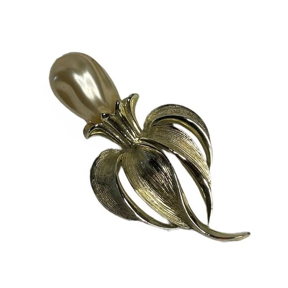Sarah Coventry Vintage Signed Gold-Tone and Faux Pearl‎ Costume Brooch/Pin - Picture 1 of 2